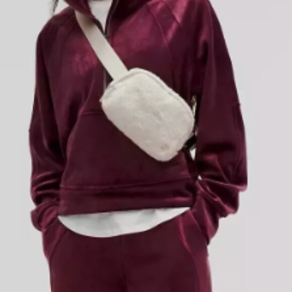 Lululemon NWT Everywhere Belt Bag Plush Fleece 1L - Bone / Silver - Picture 5 of 7